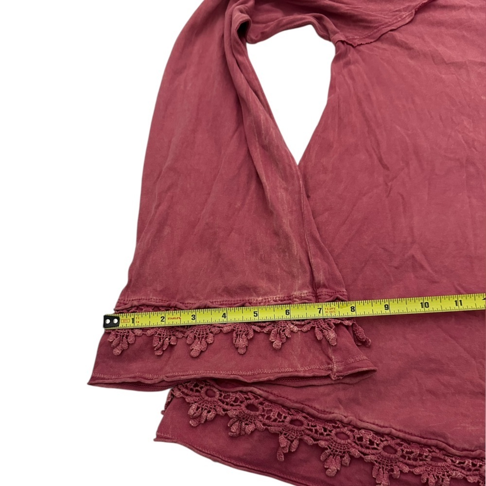 Altar’d State Red Long Sleeve with Wide sleeves and Textured Edges - Picture 4 of 9